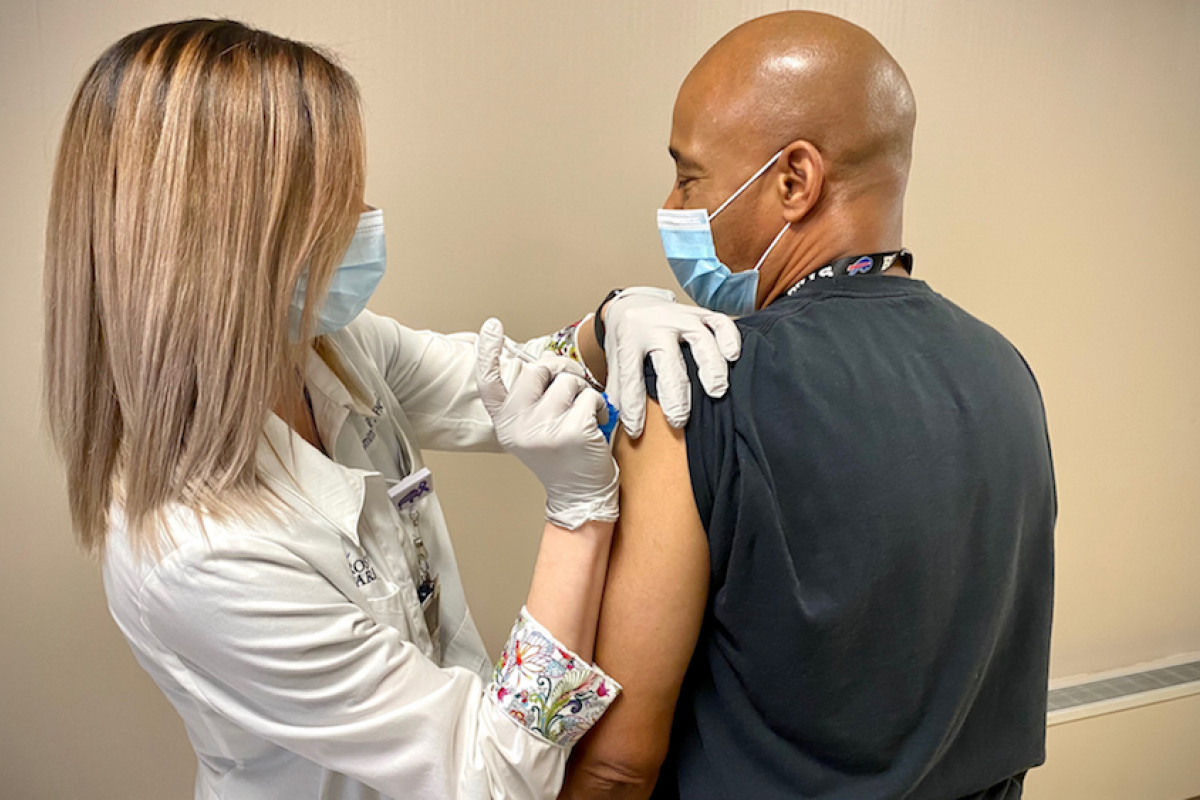 Roswell Park phlebotomist Dwayne Smith gets his COVID vaccination