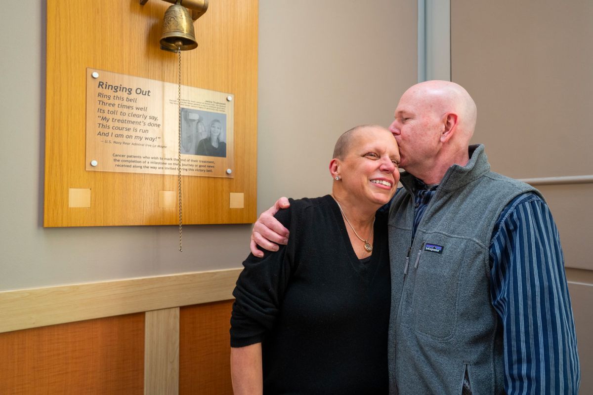 Patient and spouse celebrate cancer remission at the bell ringing ceremony 