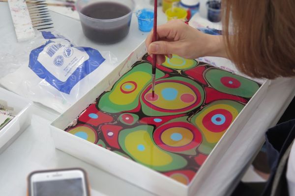 Marbling art technique in the Art Heals Gallery