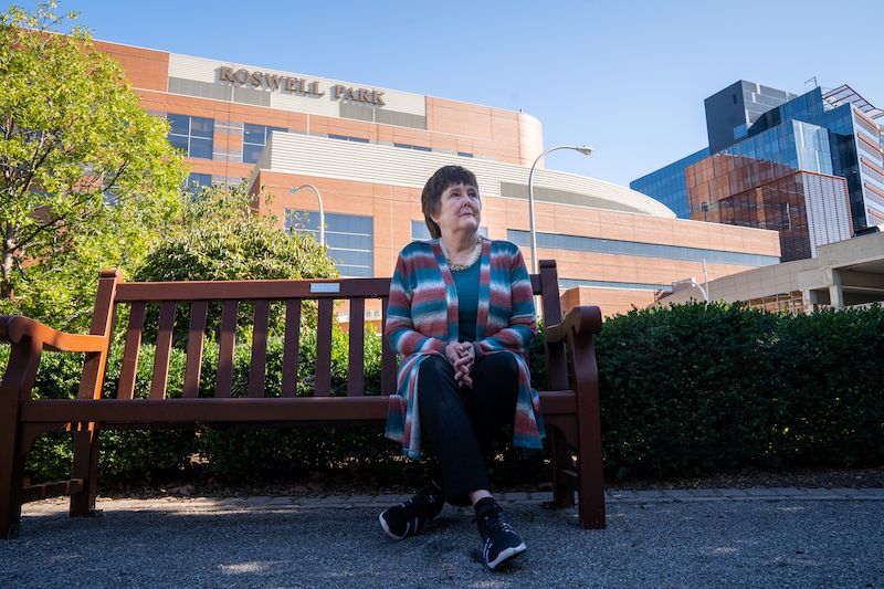 Kathleen in front of Roswell Park