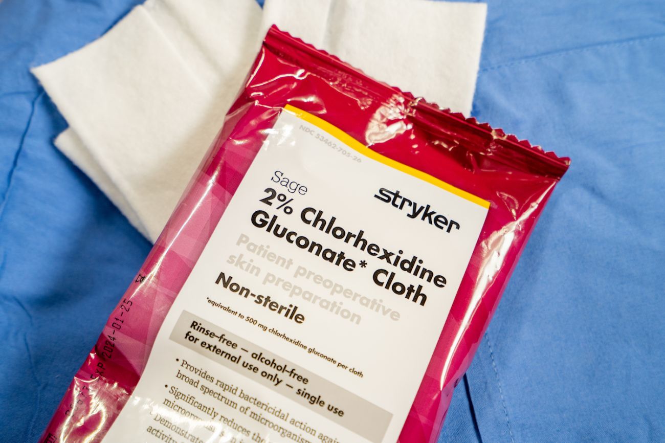 Image of CHG pre-op cloth package