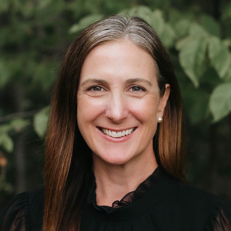 Dr. Lauren Kuwik,  headshot