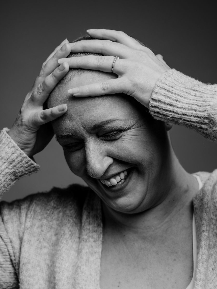 Black and white photo of Roswell Park patient Amanda with her hands on her head to promote the Elevate Salon