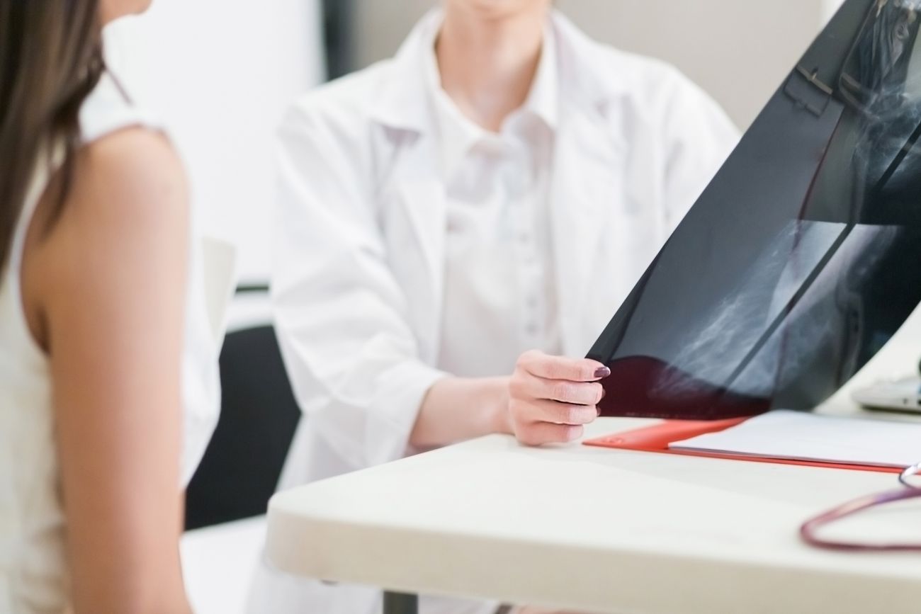 Patient reviews scans with Doctor