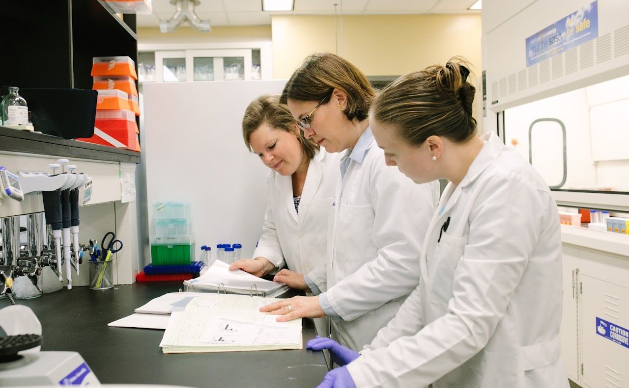 Buffalo Lab Meet the McLean Laboratory Team | Roswell Park Comprehensive Cancer ...
