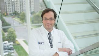 Dr. Steven Hochwald, Chief of Gastrointestinal/Endocrine Surgery