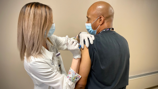 Roswell Park phlebotomist Dwayne Smith gets his COVID vaccination