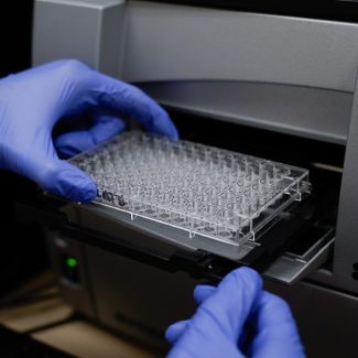 Loading a machine for immune analyis